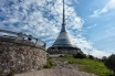 Fernsehturm und Hotel auf dem Ještěd, dem höchsten Berg im Jeschkengebirge - Klettern im Jeschkengebirge